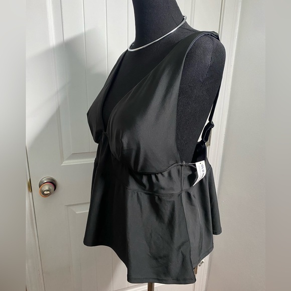 Black top - Picture 5 of 8